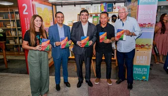 governador Rafael Fonteles visita estandes e destaca importância da literatura