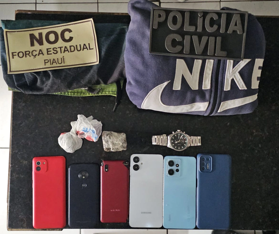 Materiais apreendidos pela polícia