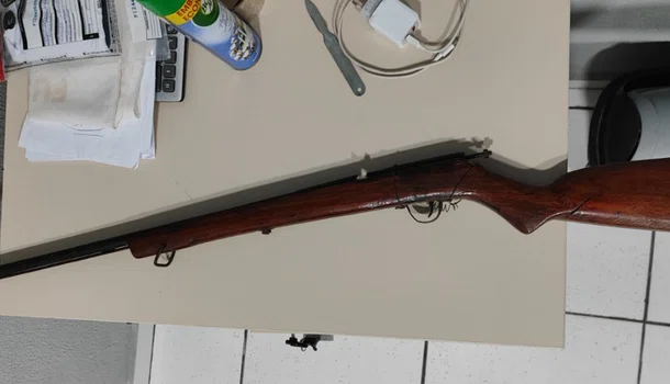 Suspeito de ameaçar pai é preso por porte ilegal de arma em Santa Luz