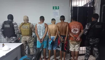 Indivíduos presos durante a operação.