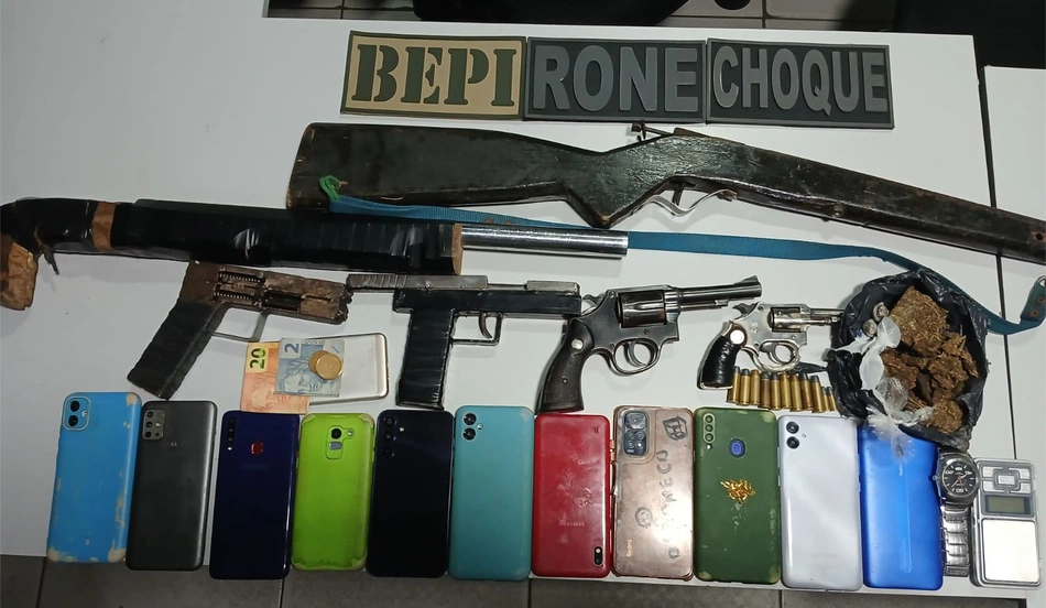 Materiais apreendidos durante a operação.