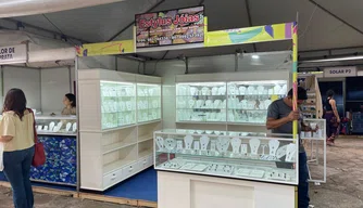 Vendas de jóias e opalas no Festival de Inverno