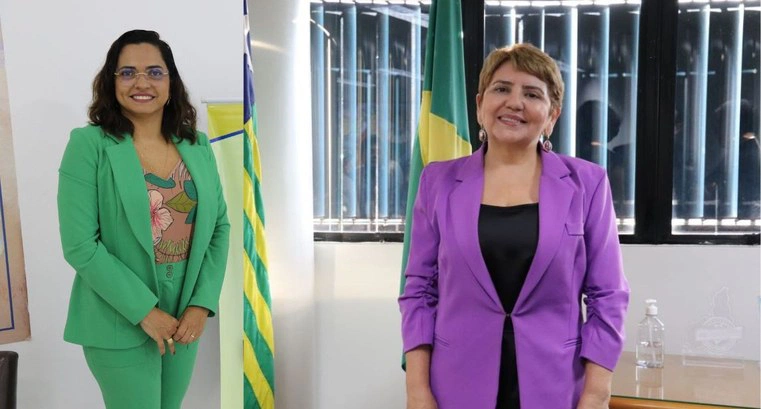 Juíza Keylla a esquerda da foto