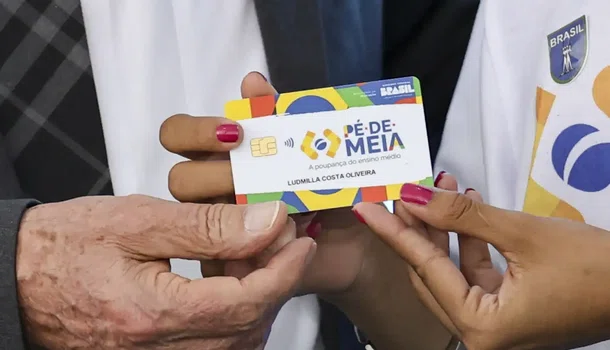 Programa Pé-de-Meia, do Governo Federal.