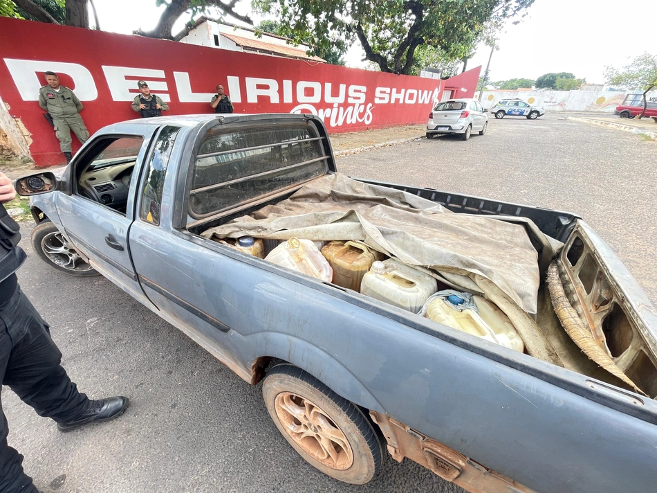 Um total de 1100 litros de combustível