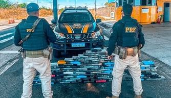 PRF apreende cerca de 140 kg de cocaína em ônibus