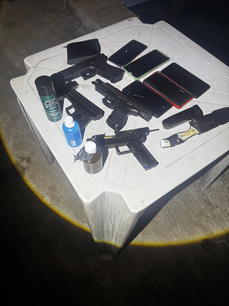 Operação em bar de Altos e apreende armas, drogas, veículos e celulares roubados