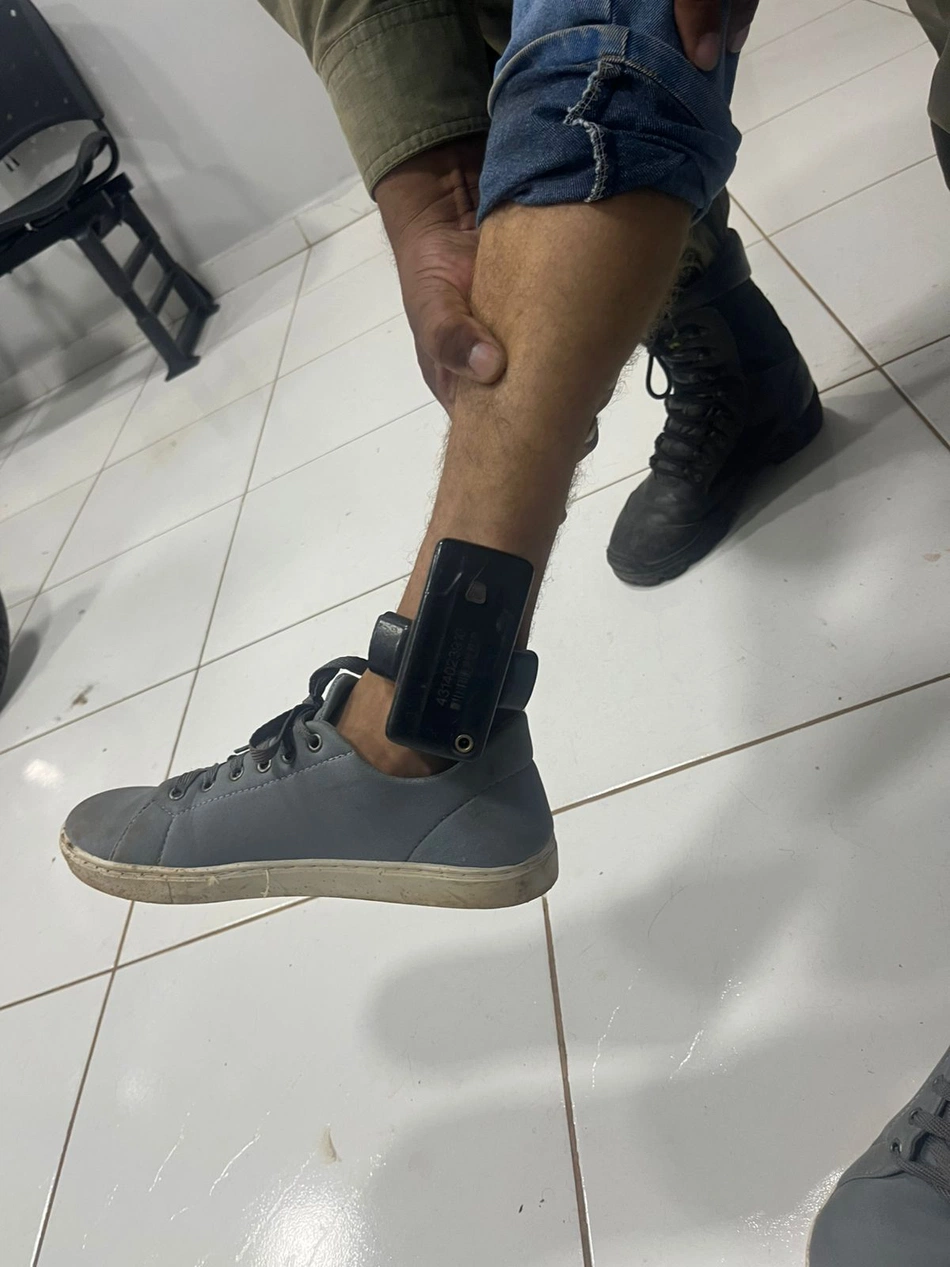 o homem já fazia uso de tornozeleira eletrônica