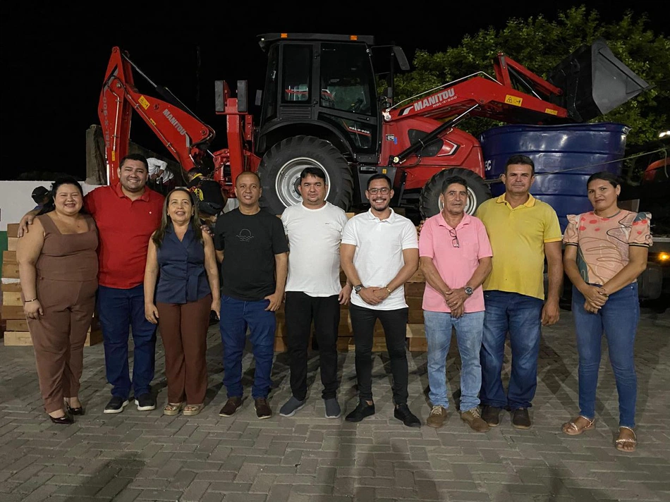 Entrega de equipamentos em Esperantina