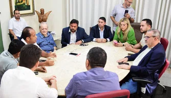 Prefeito Silvio Mendes faz reunião com vereadores .