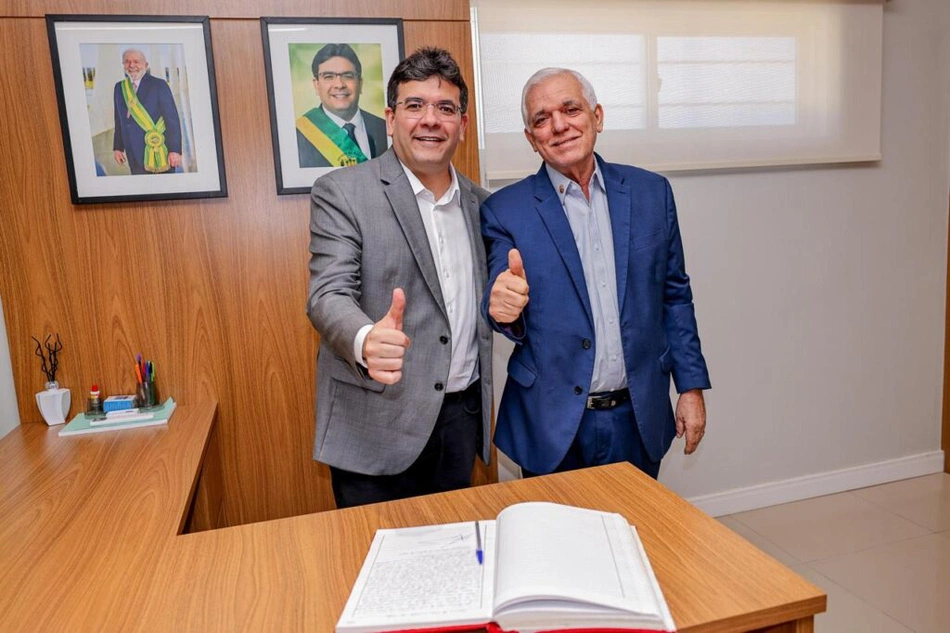 Rafael Fonteles transmite cargo para vice-governador Themístocles Filho