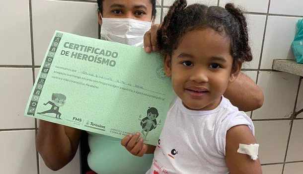 Salas de vacina esperam receber crianças para vacinação.