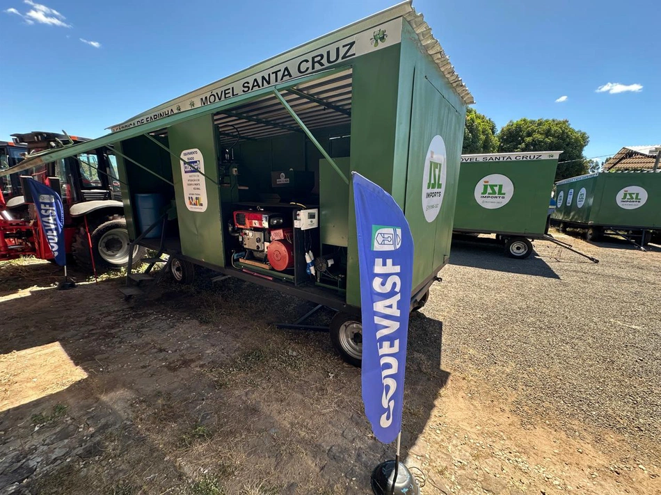 Codevasf realiza entregaço de fábricas de farinha móveis a 20 municípios piauienses nesta segunda (14) .