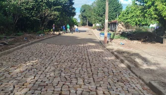 Obra de calçamento na zona rural de Esperantina