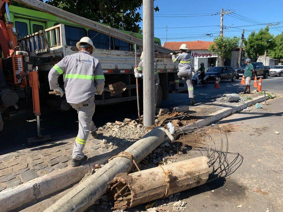 Colisões em postes causam prejuízos à Prefeitura