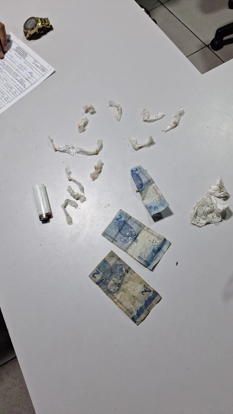 Invólucros de substância análoga ao crack