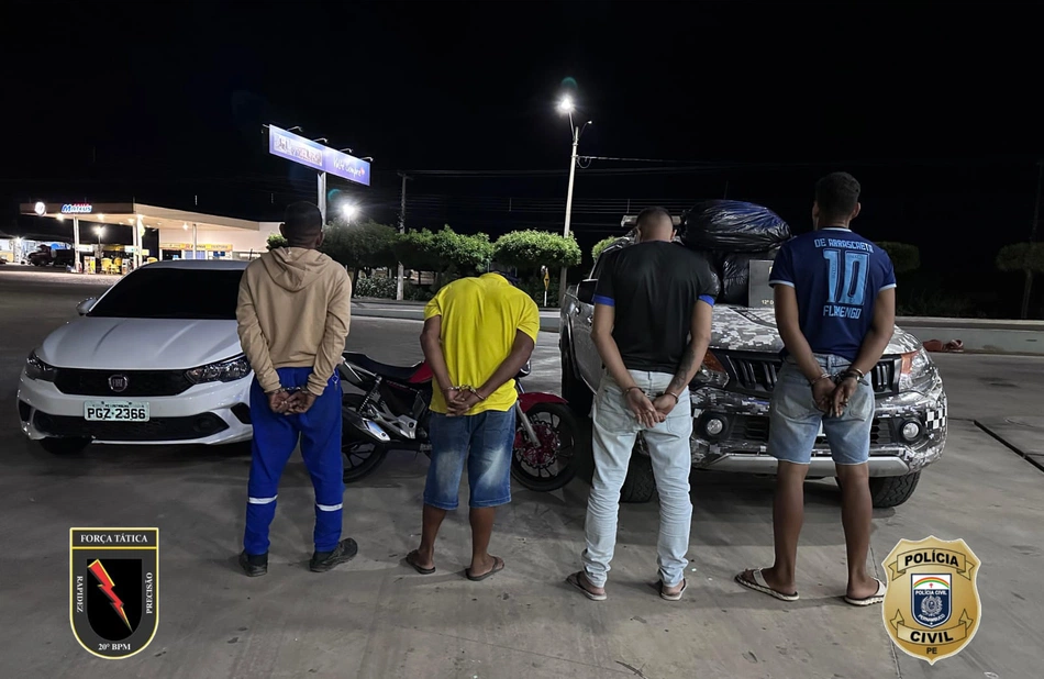 Suspeitos presos durante a operação.