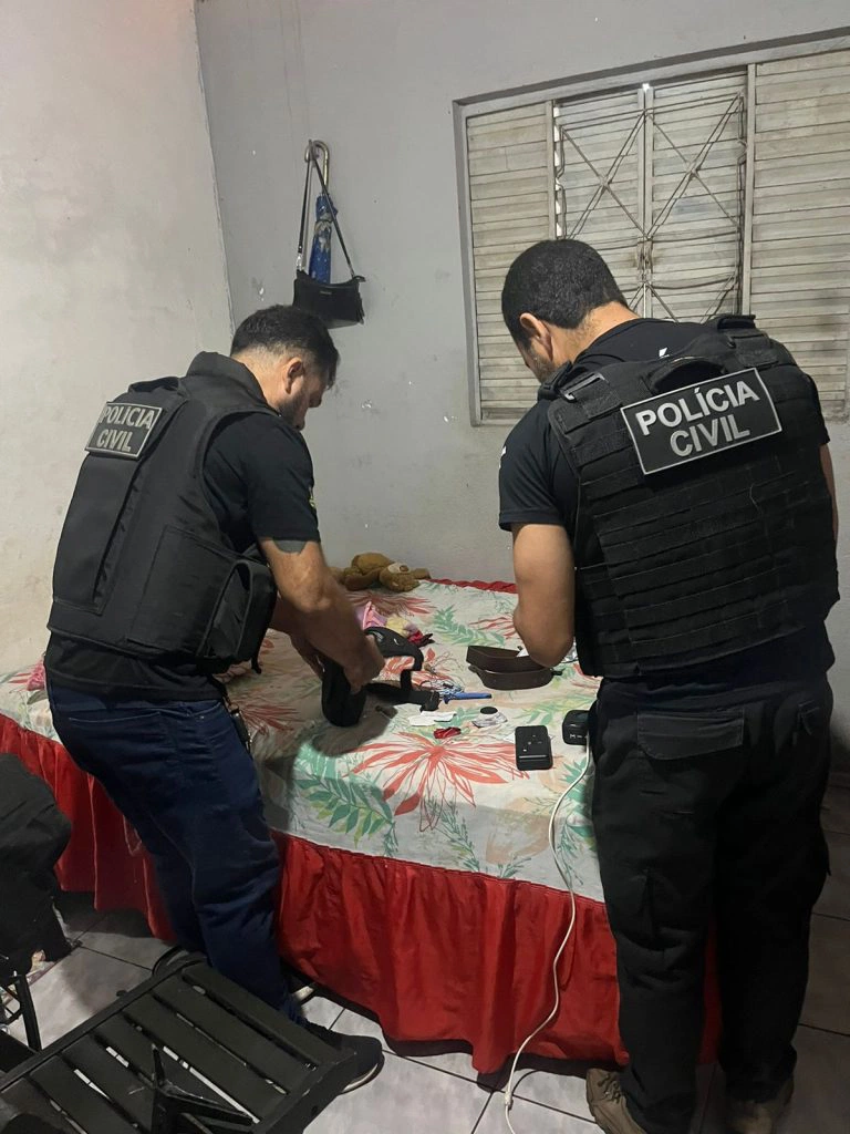 Polícia Civil cumpre mandado por armazenamento de pornografia infantil em Teresina.