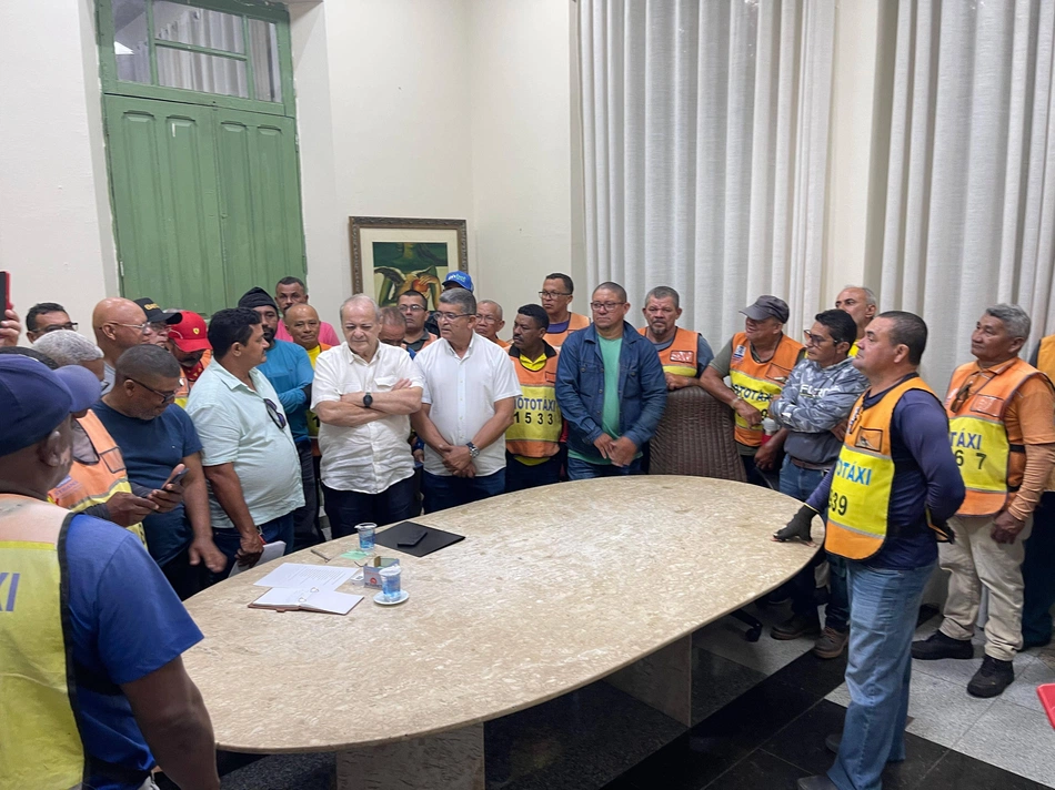 Prefeito Silvio Mendes recebe mototaxistas e ouve demandas da categoria.