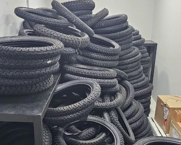 Pneus apreendidos durante fiscalização do Imepi