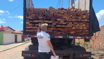 Madeira ilegal apreendida na cidade de Parnaíba