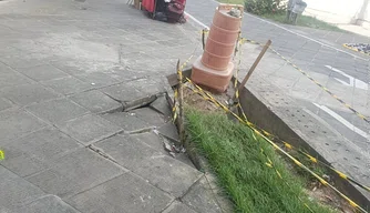 Reparos na rua Simplício Mendes