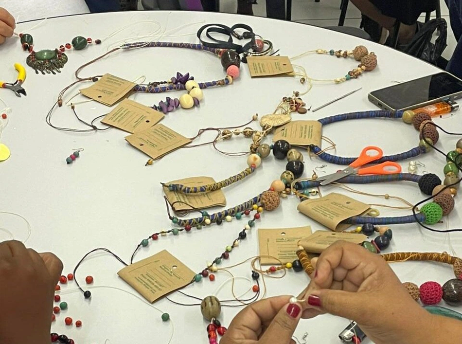 Curso de Biojoias na Casa da Mulher Brasileira