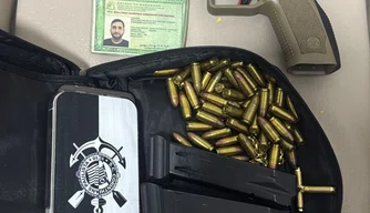 arma de fogo e 65 munições