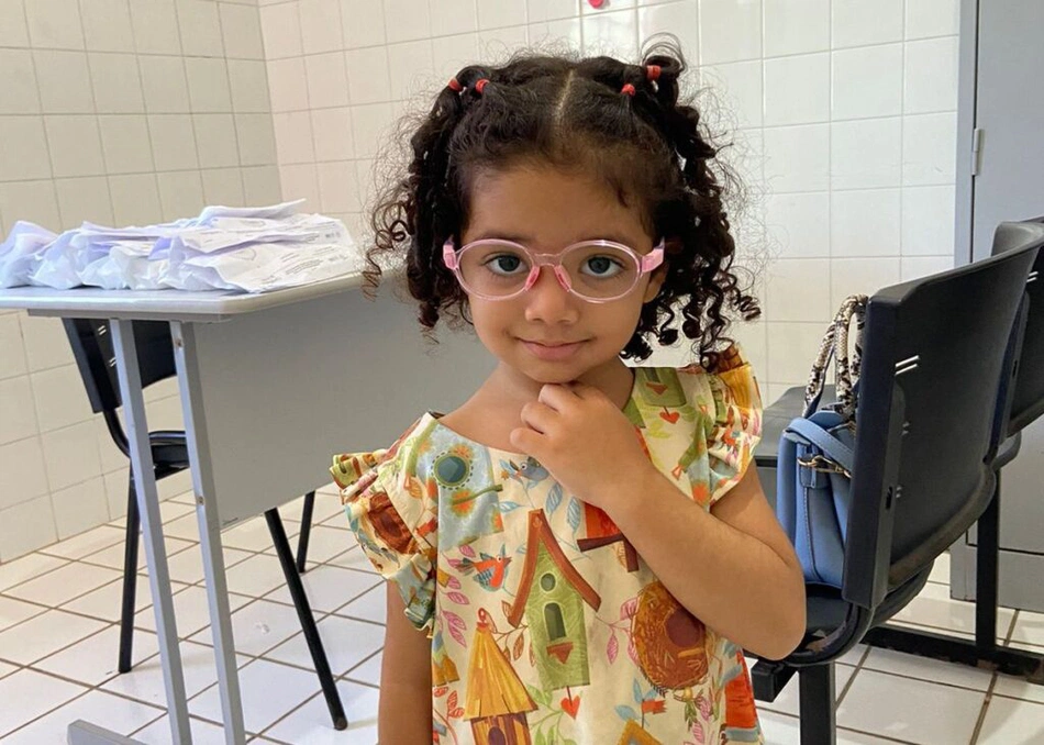 Óculos são entregues a crianças no norte do Piauí