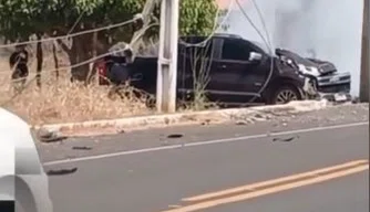 Carro envolvido em acidente