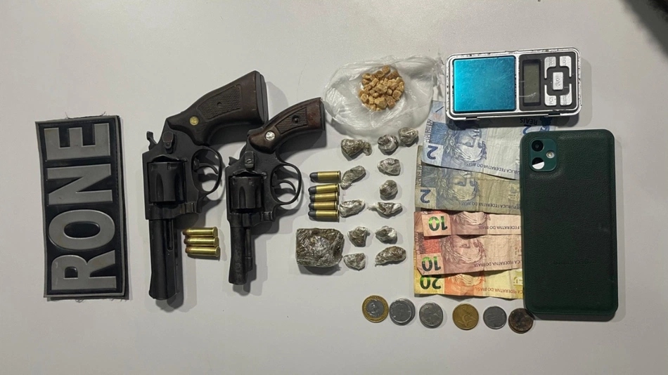 Material apreendido durante a ação.