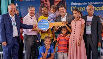132 famílias recebem as chaves da primeira casa própria em Teresina.