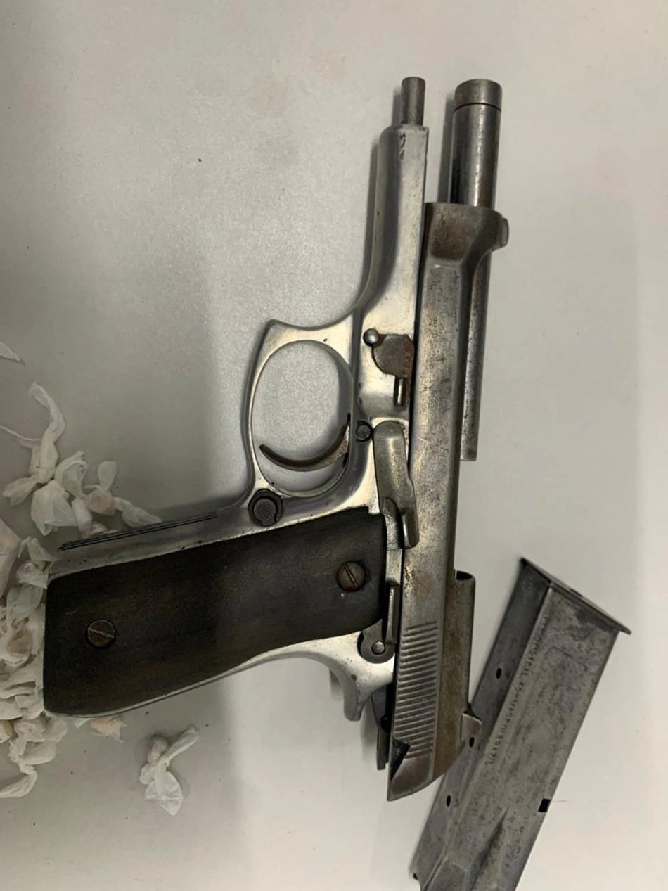 Suspeito é preso por porte ilegal de arma