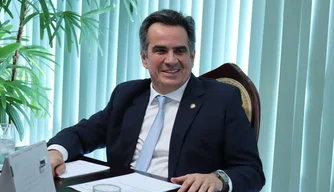 Senador Ciro Nogueira.
