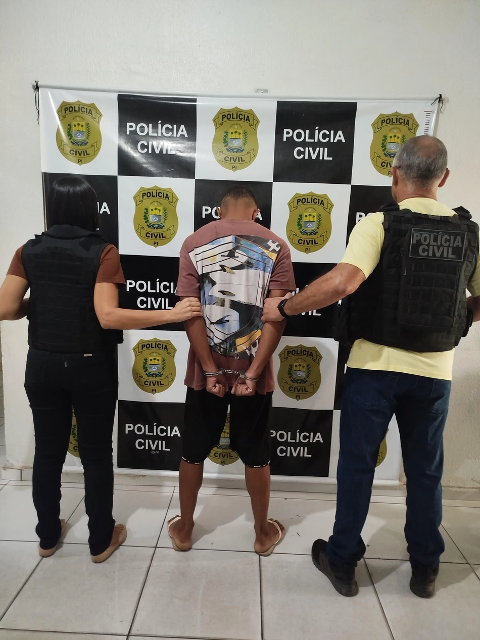 Polícia Civil prende suspeito por envolvimento em dois roubos em Oeiras.