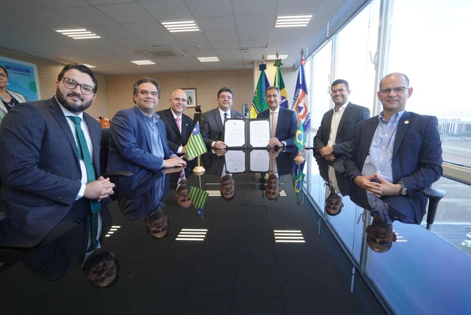 Rafael Fonteles participa de reunião para assinatura da resolução de projeto