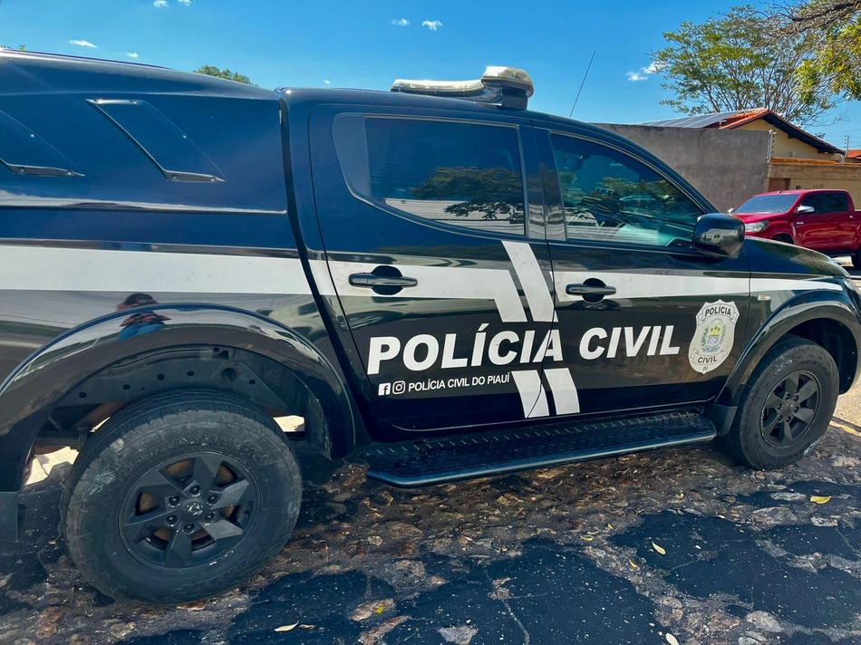 Viatura da Polícia Civil.