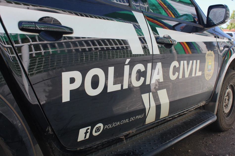 Viatura da Polícia Civil.