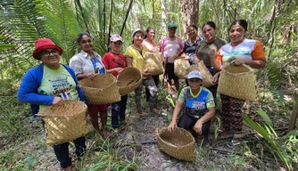 Quebradeiras de coco bababçu