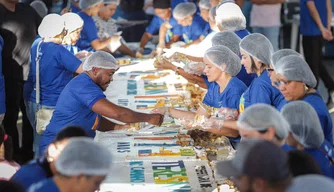 Tradicional corte de bolo é realizado em comemoração aos 173 anos da capital