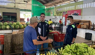 Conscientização sobre o descarte de lixo no Mercado do Parque Piauí
