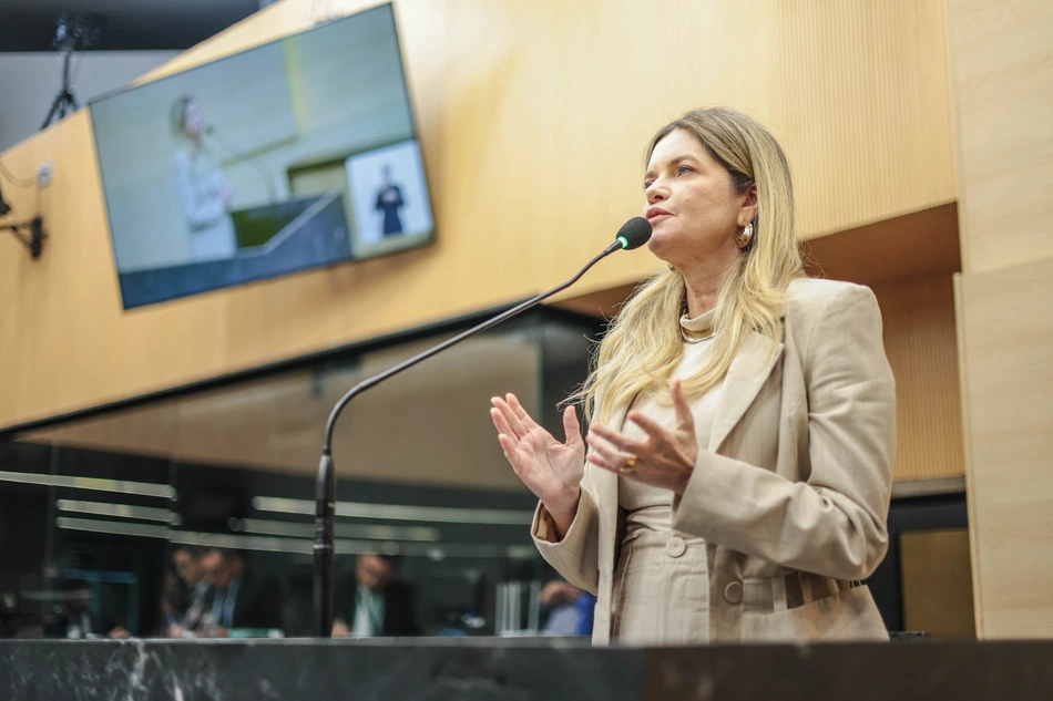 Deputada Gracinha Mão Santa.