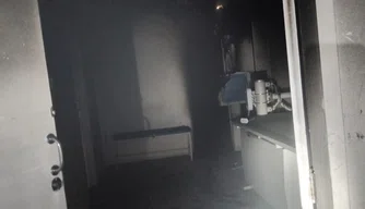 Bombeiros controlam princípio de incêndio em UPA .