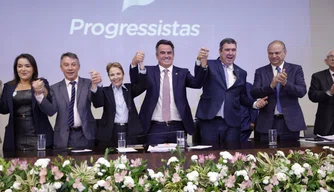 Governadores e Senadores em ato oficial de união partidária