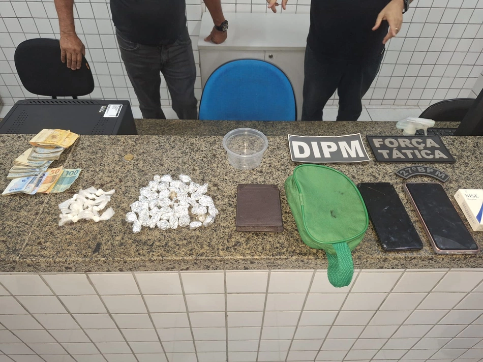 PM prende duas mulheres suspeitas de tráfico de drogas