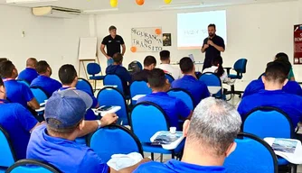 SSP-PI realiza palestra educativa sobre segurança no trânsito em empresa atacadista em Timon.