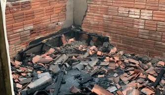Incêndio uma residência no bairro Vila da Paz