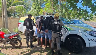 Dupla é flagrada com pistola em José de Freitas.