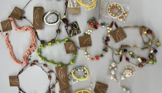 Coleção de biojoias.