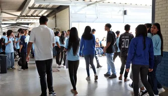 Alunos participantes do programa Pé-de-Meia